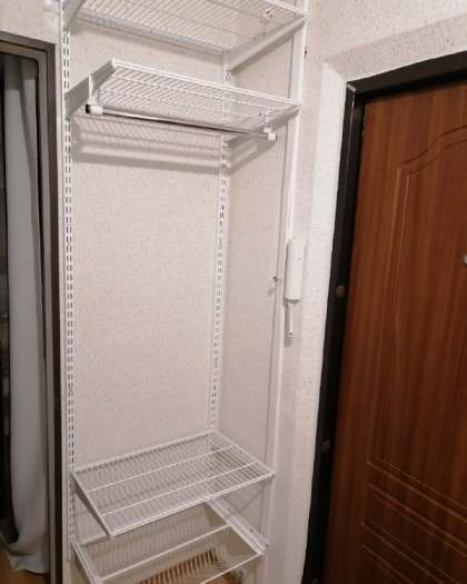 Белая двухсторонняя гардеробная, ~1,8×2,5 м, фото 1