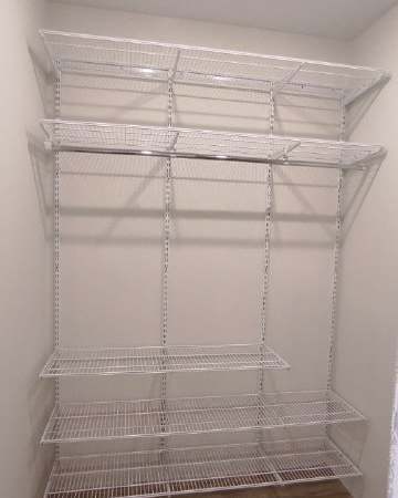Белая двухсторонняя гардеробная, ~1,8×2 м, фото 1