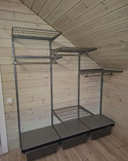 Белая двухсторонняя гардеробная с выдвижными корзинами, ~2×2,5 м, фото 2
