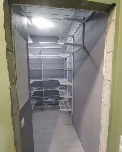 Белая П-образная гардеробная, ~1,8×2,6 м, фото 5
