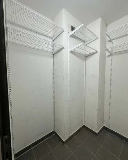 Белая П-образная гардеробная, ~1,8×2,5 м, фото 3