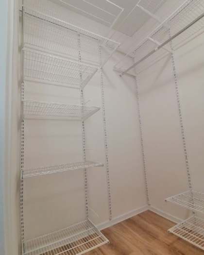 Белая П-образная гардеробная, ~2,1×1,6 м, фото 3