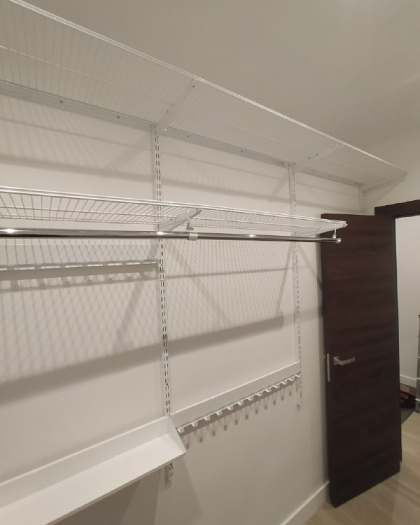 Белая П-образная гардеробная с брючницей, ~1,8×3 м, фото 4