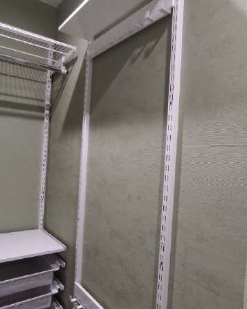 Белая П-образная гардеробная с брючницей, ~1,3×2 м, фото 3
