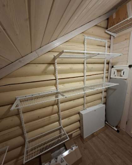 Белая П-образная гардеробная с гладильной доской, ~2,1×2,4 м, фото 2