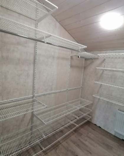 Белая П-образная гардеробная с полками для обуви, ~1,8×2,7 м, фото 2