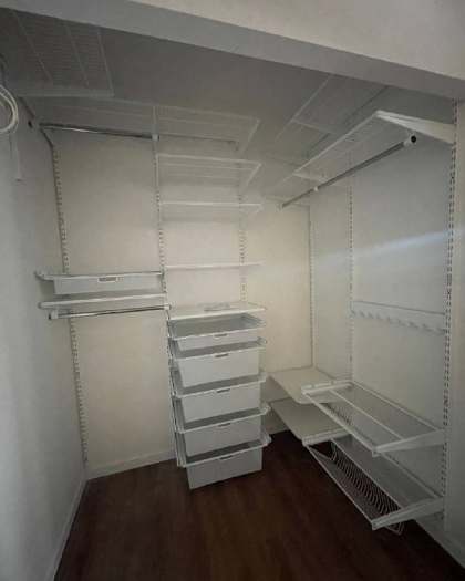 Белая П-образная гардеробная с полками для обуви, ~1,8×2 м, фото 1