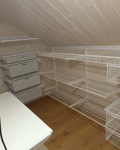 Белая П-образная гардеробная с выдвижными корзинами, ~1,9×2,1 м, фото 2