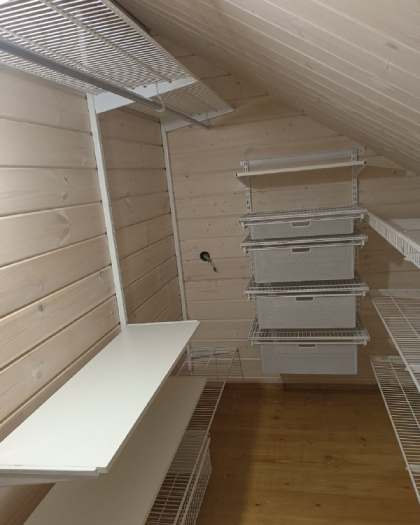 Белая П-образная гардеробная с выдвижными корзинами, ~1,9×2,1 м, фото 3