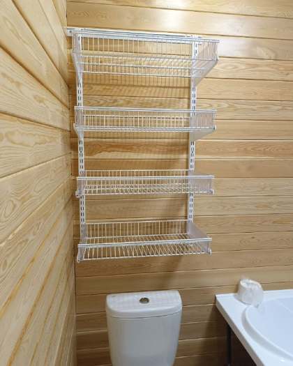 Белая П-образная гардеробная с выдвижными корзинами, ~1,9×2,1 м, фото 4