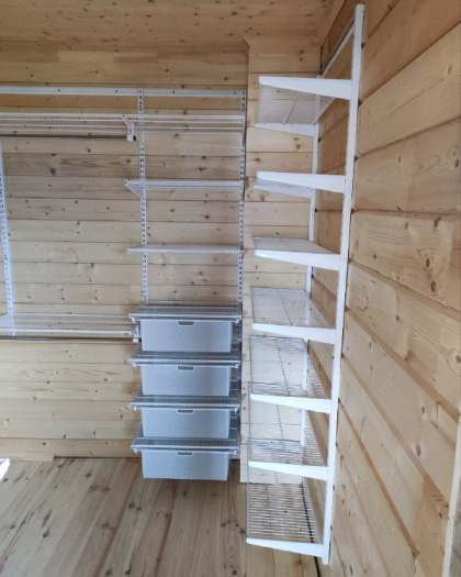 Белая П-образная гардеробная с выдвижными корзинами, ~2,7×2 м, фото 3