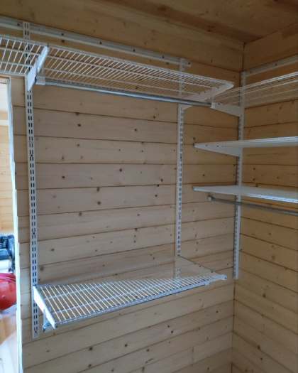 Белая П-образная гардеробная с выдвижными корзинами, ~2,7×2 м, фото 4