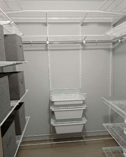 Белая П-образная гардеробная с выдвижными корзинами, ~2,1×2 м, фото 5