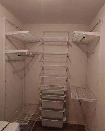 Белая П-образная постирочная с выдвижными корзинами, ~1,8×2,4 м, фото 1