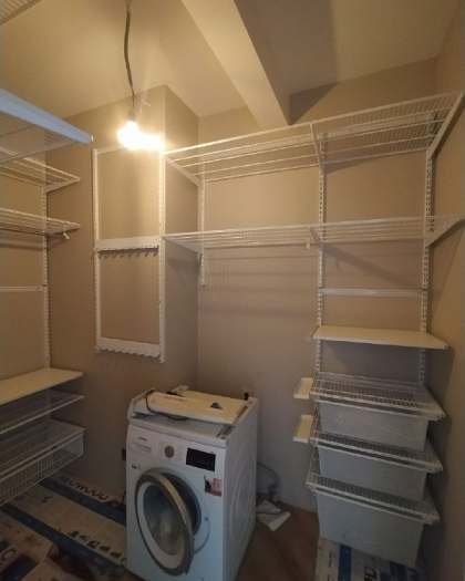 Белая П-образная постирочная с выдвижными корзинами, ~2×2,1 м, фото 2