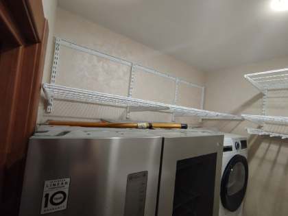 Белая П-образная постирочная с выдвижными корзинами, ~1,8×2,4 м, фото 2