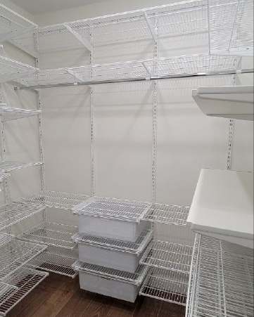 Белая П-образная постирочная с выдвижными корзинами, ~2,2×2 м, фото 6