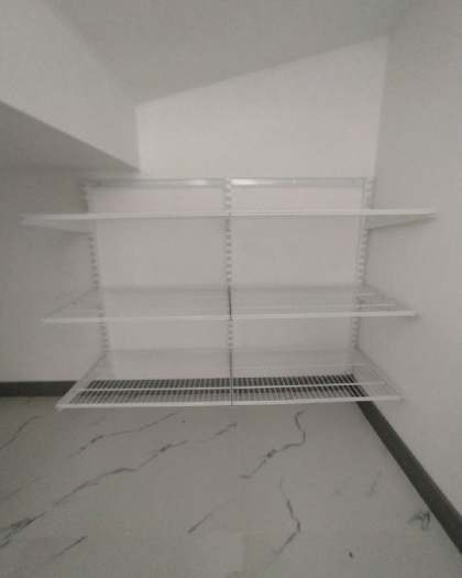 Белая П-образная постирочная с выдвижными корзинами, ~2,1×1,5 м, фото 2