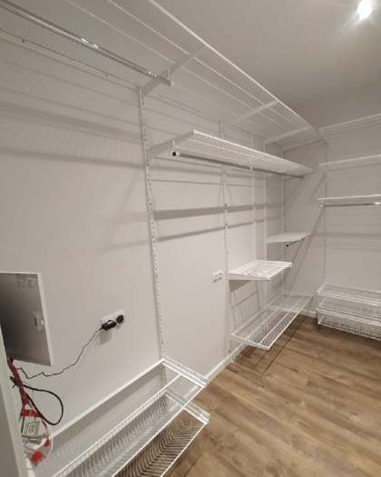 Белая П-образная постирочная с выдвижными корзинами, ~2×3,1 м, фото 5
