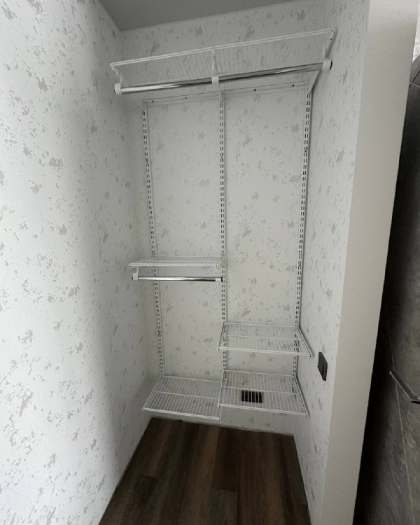Белая прямая гардеробная, ~1,2×1,4 м, фото 1
