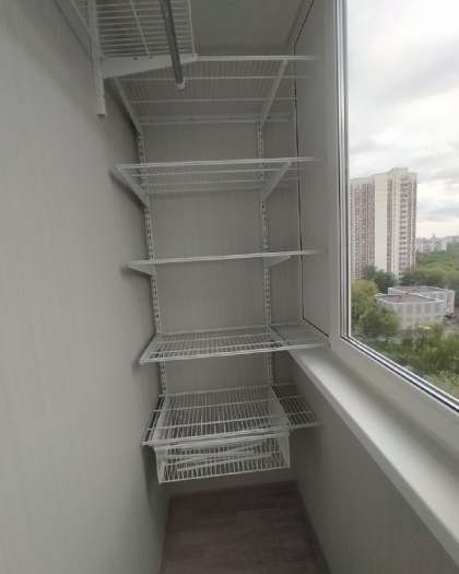 Белая прямая гардеробная с выдвижными корзинами, ~0,9×1,8 м, фото 2