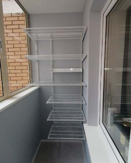 Белая прямая гардеробная в кладовке, ~0,9×1,5 м, фото 1
