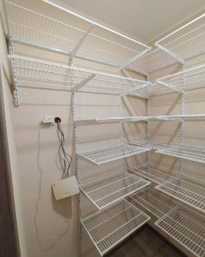 Белая угловая гардеробная, ~1,8×2,4 м, фото 1
