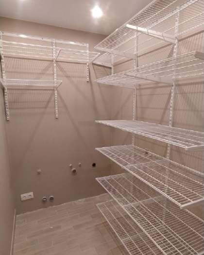 Белая угловая гардеробная, ~1,8×2,3 м, фото 1