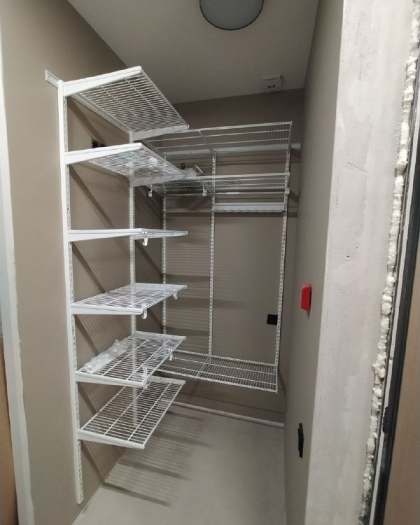 Белая угловая гардеробная, ~1,2×1,5 м, фото 1