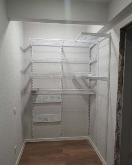 Белая угловая гардеробная, ~1,8×1,5 м, фото 1