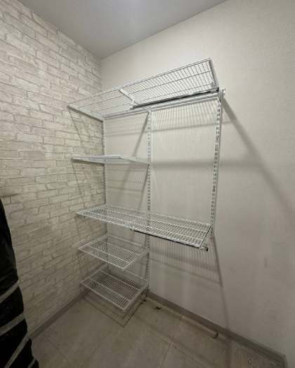 Белая угловая гардеробная, ~1,5×1,3 м, фото 1