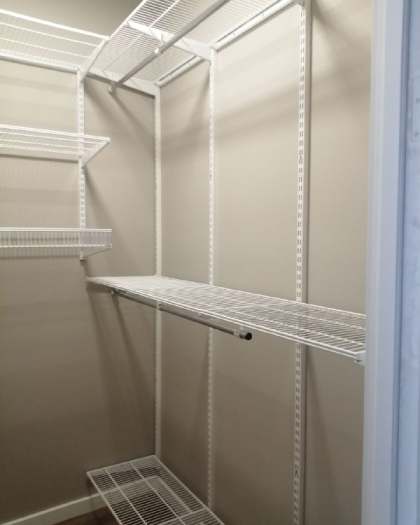 Белая угловая гардеробная, ~1,2×2 м, фото 1