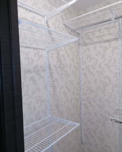 Белая угловая гардеробная, ~1,3×1,4 м, фото 1