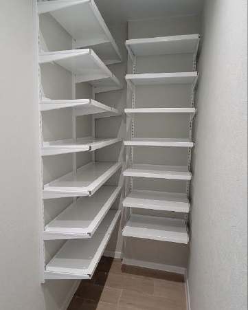 Белая угловая гардеробная, ~0,9×2 м, фото 1