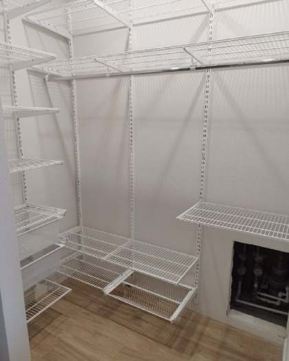 Белая угловая гардеробная, ~2,2×1,5 м, фото 1