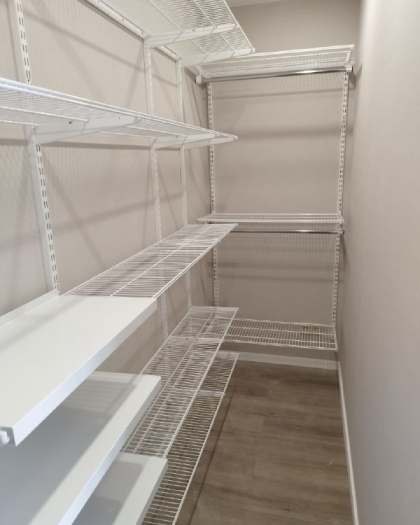 Белая угловая гардеробная, ~1,8×2,4 м, фото 1