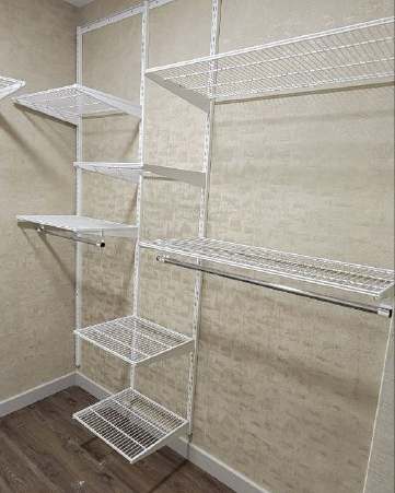 Белая угловая гардеробная, ~1,8×2,4 м, фото 1