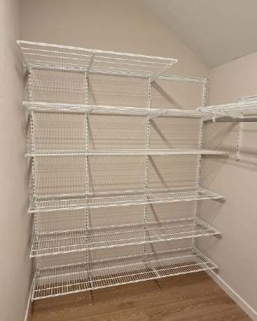 Белая угловая гардеробная, ~2,7×3 м, фото 1
