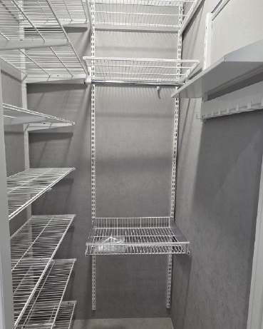 Белая угловая гардеробная, ~0,9×1,8 м, фото 1