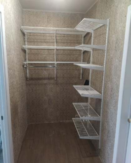 Белая угловая гардеробная, ~1,5×2,1 м, фото 1