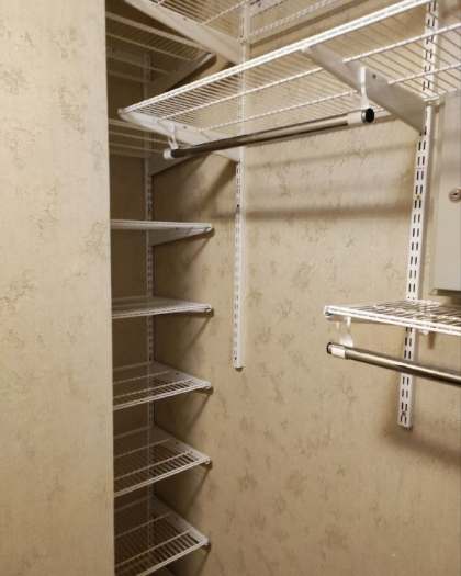 Белая угловая гардеробная, ~1,4×1,5 м, фото 1
