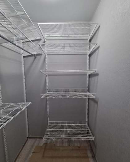Белая угловая гардеробная, ~1,2×1,5 м, фото 1