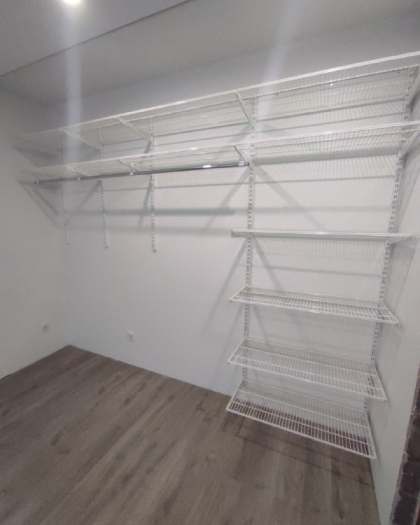 Белая угловая гардеробная, ~2,1×2 м, фото 1