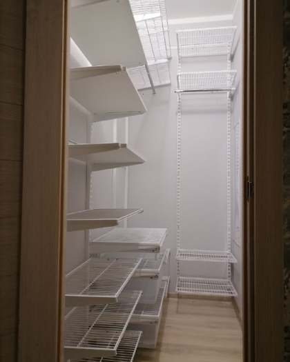 Белая угловая гардеробная, ~1,2×2 м, фото 1