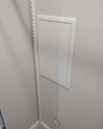 Белая угловая гардеробная, ~0,9×1,2 м, фото 1