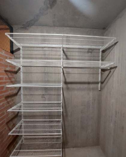 Белая угловая гардеробная, ~1,5×1,2 м, фото 1