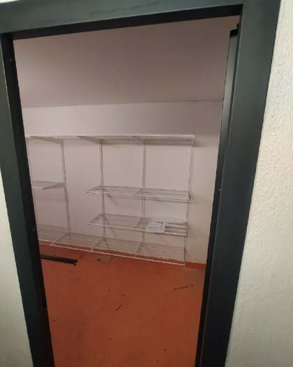 Белая угловая гардеробная, ~2,7×1,8 м, фото 1