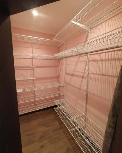 Белая угловая гардеробная, ~1,8×1,5 м, фото 1