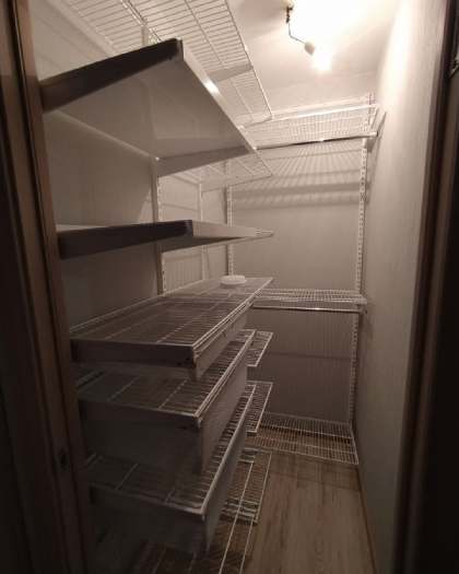 Белая угловая гардеробная, ~1,2×1,8 м, фото 1