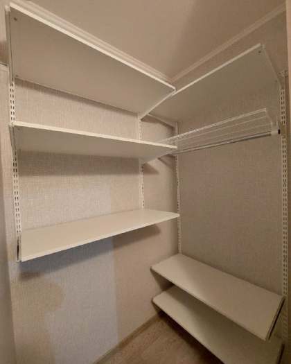 Белая угловая гардеробная, ~1,2×1,5 м, фото 1